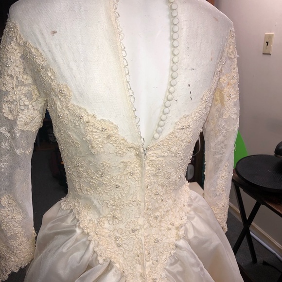 Ivory colored wedding dress - Picture 8 of 8